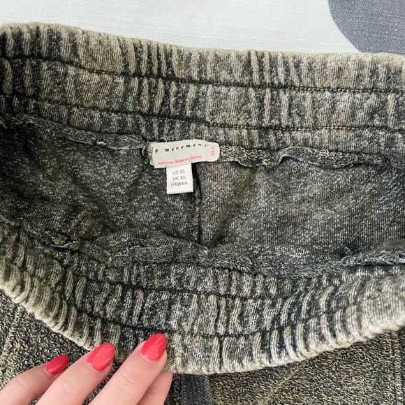 Free People At Ease Reverse Terry shorts army green - Picture 5 of 8